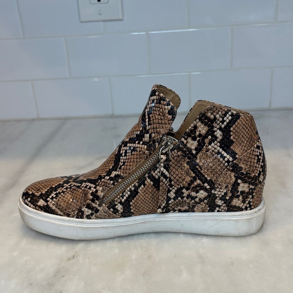 Steve Madden Shoe Boot Sneaker Caliber Hidden Wedge Snakeskin Python Booties - Picture 10 of 17
